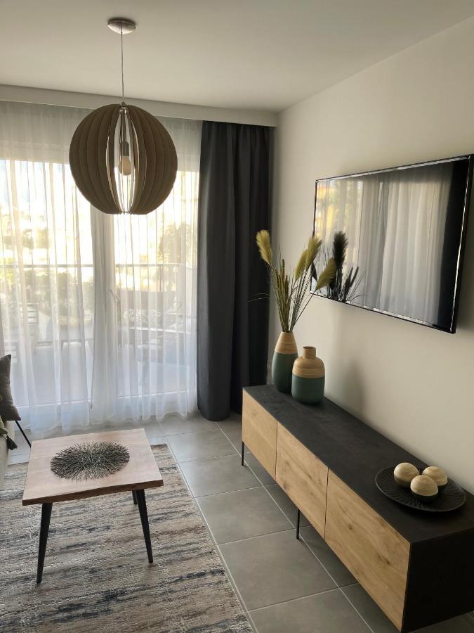 Sunny Apartment In Denia With Outdoor Swimming Pool And Garage Parking Place Included, 300M From The Sandy Beach Bagian luar foto